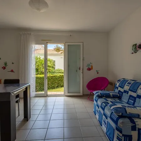 Avec Piscine Proche Royan Médis